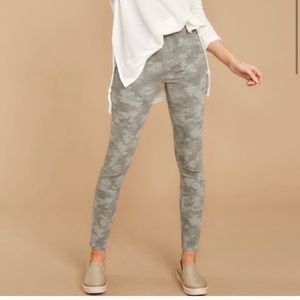 Spanx Camo Jean ish Leggings Lg